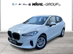 Weiß Gebraucht 2022 BMW 218 Active Tourer Performance Van / Kleinbus | 21.790 € (Guter Preis)
