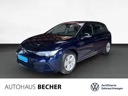 Blau Gebraucht 2024 VW Golf VIII Life Limousine | 22.960 € (Guter Preis)