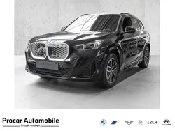 Saphirschwarz metallic Neu 2025 BMW iX1 M Sport SUV | 56.499 € (Fairer Preis)