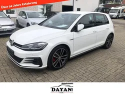 Weiß Gebraucht 2017 VW Golf VII Sport Limousine | 14.700 €