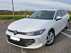 Weiß Gebraucht 2024 VW Passat Business Kombi | 38.900 € (Teuer)