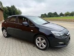 Schwarz Gebraucht 2015 Opel Astra Kombi | 4.400 € (Guter Preis)