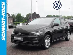 Deep black perleffekt Gebraucht 2024 VW Polo Style Limousine | 24.395 € (Etwas zu teuer)