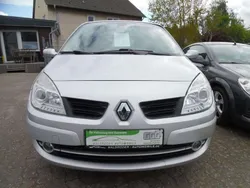 Grau (platingrau) Gebraucht 2007 Renault Scénic II Exception Van / Kleinbus | 3.990 € (Etwas zu teuer)