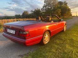 Rot Gebraucht 1995 Mercedes E220 Cabrio | 22.800 €