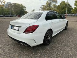 Weiß Gebraucht 2017 Mercedes C250 AMG line Limousine | 23.499 € (Fairer Preis)