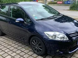 Blau Gebraucht 2010 Toyota Auris Limousine | 7.499 €