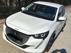 Weiß Gebraucht 2021 Peugeot e-208 Allure Kleinwagen | 14.800 € (Fairer Preis)