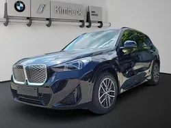 Saphirschwarz metallic Neu 2025 BMW iX1 M Sport SUV | 52.880 € (Guter Preis)