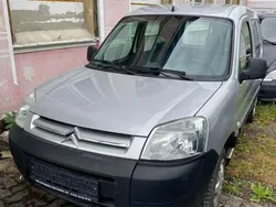Grau Gebraucht 2005 Citroën Berlingo Van / Kleinbus | 2.998 € (Fairer Preis)