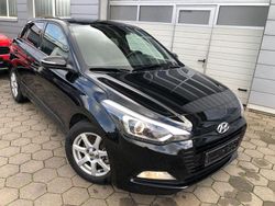 Schwarz Gebraucht 2016 Hyundai i20 Passion Limousine | 11.300 € (Fairer Preis)