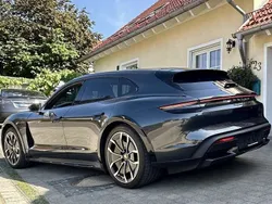 Volcano grey metallic Gebraucht 2021 Porsche Taycan Limousine | 91.990 €