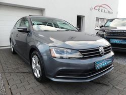 Grau Gebraucht 2017 VW Jetta SE Limousine | 14.850 €