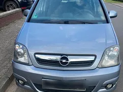 Grau Gebraucht 2008 Opel Meriva Van / Kleinbus | 2.600 € (Etwas zu teuer)