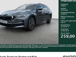 Grau Gebraucht 2024 Skoda Octavia Selection Kombi | 31.961 € (Guter Preis)