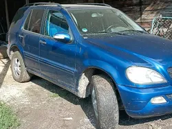 Blau Gebraucht 2002 Mercedes ML270 SUV | 3.300 €