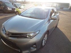 Silber Gebraucht 2015 Toyota Auris Edition Limousine | 4.250 €