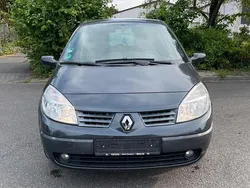 Grau Gebraucht 2004 Renault Mégane II Limousine | 1.500 € (Fairer Preis)