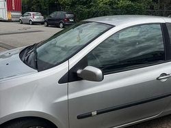 Silber Gebraucht 2002 Renault Clio II Kleinwagen | 600 €