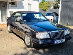 Grau Gebraucht 1994 Mercedes E220 Cabrio | 12.500 €