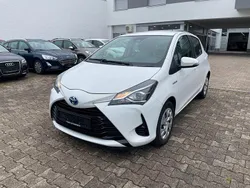 Weiß Gebraucht 2019 Toyota Yaris Hybrid Team Limousine | 11.995 € (Guter Preis)