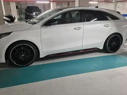 Weiß Gebraucht 2021 Kia ProCeed GT Kleinwagen | 26.000 € (Guter Preis)
