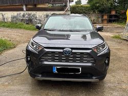 Grau Gebraucht 2024 Toyota RAV4 Hybrid Team SUV | 38.900 € (Guter Preis)