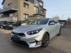 Silber Gebraucht 2023 Kia Ceed Kleinwagen | 21.450 € (Guter Preis)