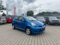 Blau Gebraucht 2009 Toyota Aygo Kleinwagen | 2.500 € (Guter Preis)