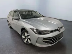 F0 oyster silver met. Neu 2024 VW Passat Elegance Kombi | 36.336 € (Superpreis)