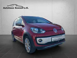 Tornadorot Gebraucht 2015 VW cross up! Kleinwagen | 10.990 € (Teuer)