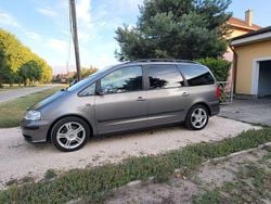Grau Gebraucht 2009 Seat Alhambra Sport Van / Kleinbus | 12.990 €