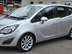 Silber Gebraucht 2011 Opel Meriva Innovation Van / Kleinbus | 3.900 € (Superpreis)