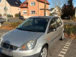 Grau Gebraucht 2008 Ford Fiesta Kleinwagen | 1.350 € (Fairer Preis)