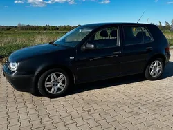 Schwarz Gebraucht 2002 VW Golf IV Limousine | 2.500 € (Etwas zu teuer)