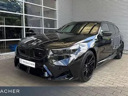 Saphirschwarz metallic Neu 2025 BMW M5 Performance Kombi | 142.990 € (Guter Preis)