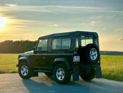 Schwarz Gebraucht 2015 Land Rover Defender SE Kombi | 54.400 € (Etwas zu teuer)