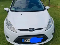 Weiß Gebraucht 2010 Ford Fiesta Kleinwagen | 3.450 € (Fairer Preis)