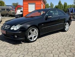 Schwarz metallic Gebraucht 2009 Mercedes CLK200 AMG Coupé | 17.980 €