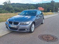 Grau Gebraucht 2011 BMW 318 Limousine | 6.800 € (Fairer Preis)