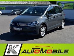 Grau Gebraucht 2023 VW Touran Comfortline Van / Kleinbus | 29.690 € (Fairer Preis)