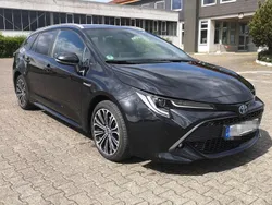 Schwarz Gebraucht 2021 Toyota Corolla Team Kombi | 23.199 € (Fairer Preis)