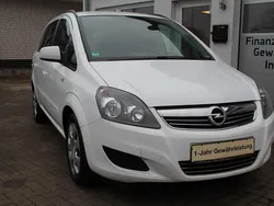 Weiß Gebraucht 2014 Opel Zafira Family Van / Kleinbus | 5.250 € (Fairer Preis)
