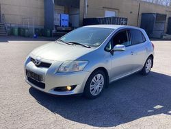 Silber Gebraucht 2007 Toyota Auris Limousine | 1.999 €