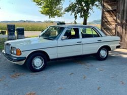 Beige Gebraucht 1979 Mercedes 250 Limousine | 14.900 €