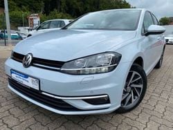 White silver metallic Gebraucht 2017 VW Golf VII Sound Limousine | 12.450 € (Fairer Preis)