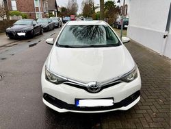 Weiß Gebraucht 2016 Toyota Auris Limousine | 10.900 € (Fairer Preis)