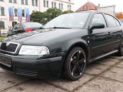 Grün Gebraucht 2002 Skoda Octavia Ambiente Limousine | 890 € (Guter Preis)