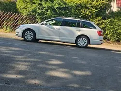 Weiß Gebraucht 2014 Skoda Octavia Ambition Kombi | 8.500 € (Etwas zu teuer)