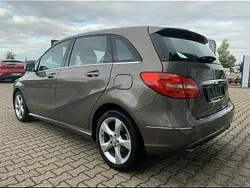 Grau Gebraucht 2013 Mercedes B180 Van / Kleinbus | 12.300 € (Fairer Preis)